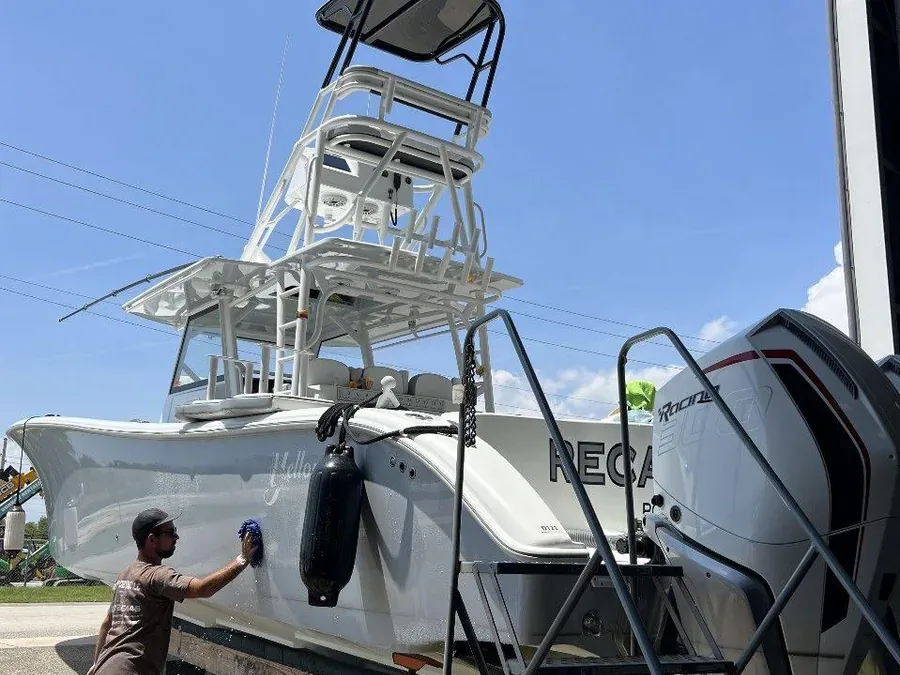 Vessel helm-and-console field image