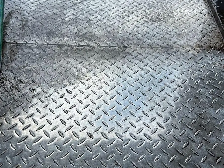 Diamond-plate field image after cleaning